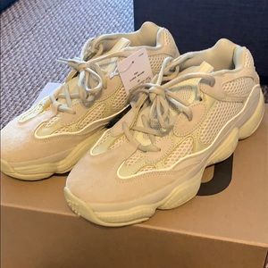 Yeezy 500 in super-moon yellow